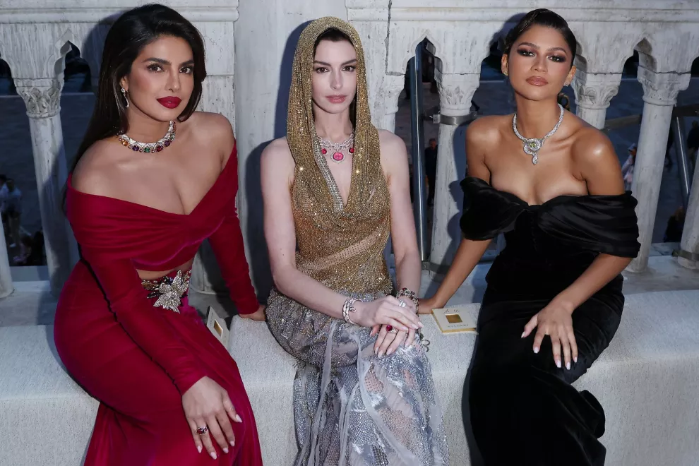 Anne Hathaway, Zendaya y Priyanka Chopraen el desfile de Bulgari en Venecia