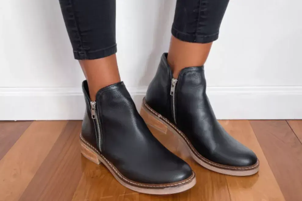 A las fashionistas no les puede faltar un par de estas, están a $24.990 en Kendra.