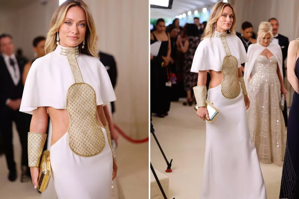 Olivia Wilde eligió un vestido con cortes y combinando blanco y dorado.