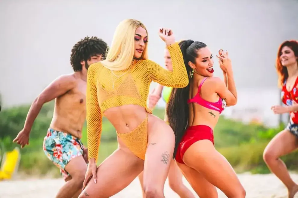 Pabllo Vittar, la drag queen que aparece en "Caliente", de Lali.