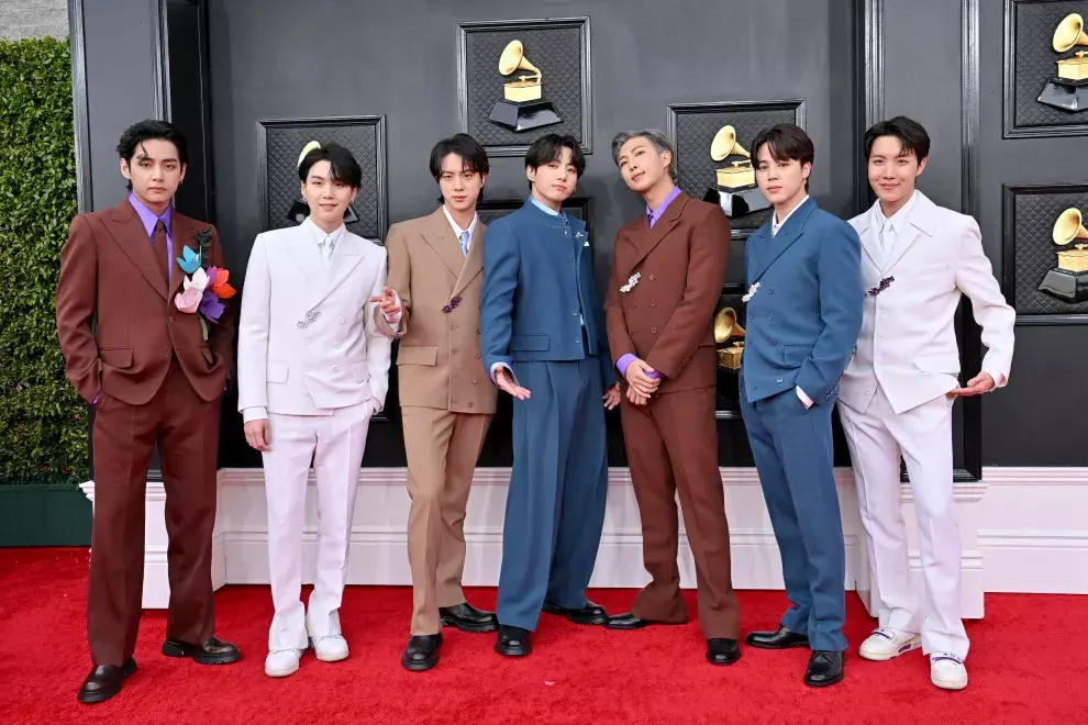 BTS durante la entrega de los Premios Grammy en 2022.