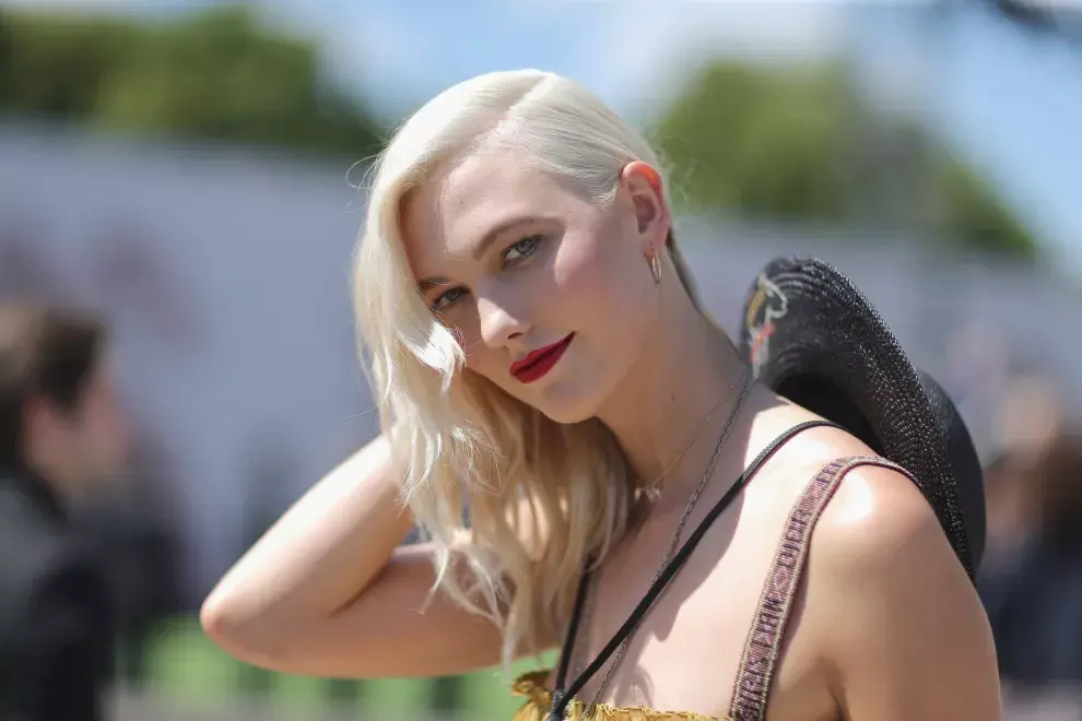 Karlie Kloss durante un desfile de Dior.