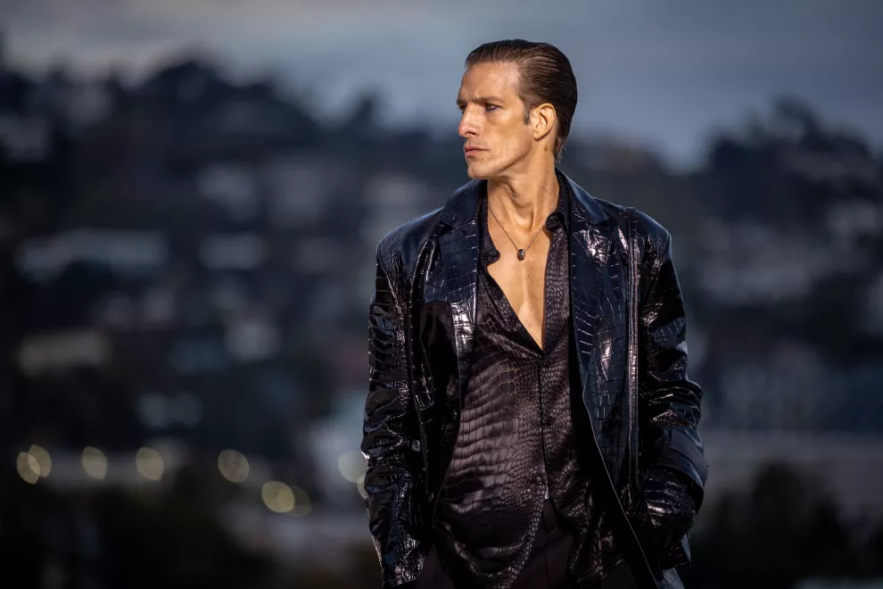 Iván de Pineda desfiló para Versace en Los Ángeles en marzo.