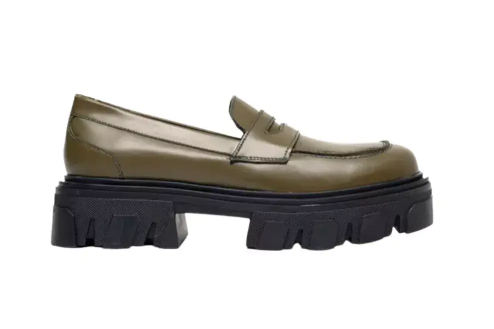 Ideales para ganar un poco de altura pero de manera sutil, estos mocasines de Paruolo están a $59.999.