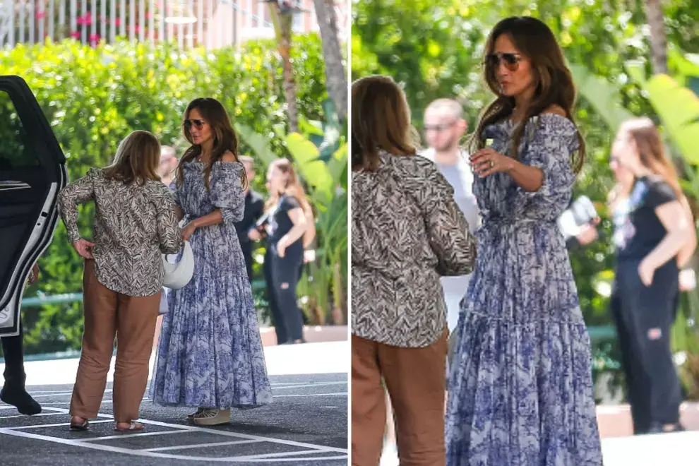 JLo lució un maxivestido floral que será tendencia en el verano.