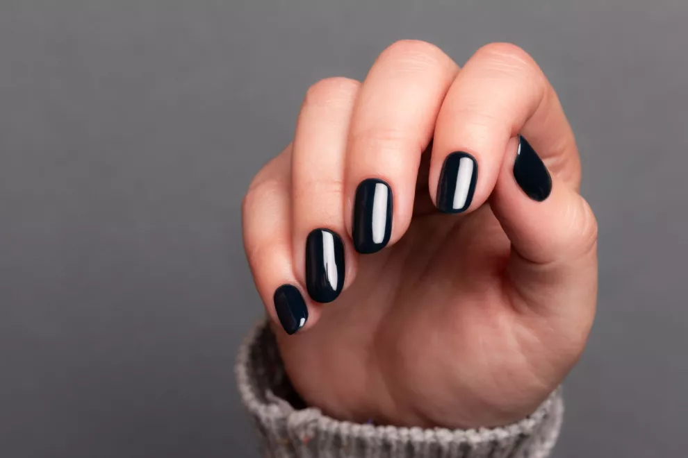 Diseños de uñas negras para que te inspires.