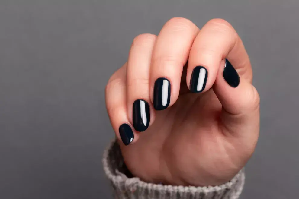 Diseños de uñas negras para que te inspires.