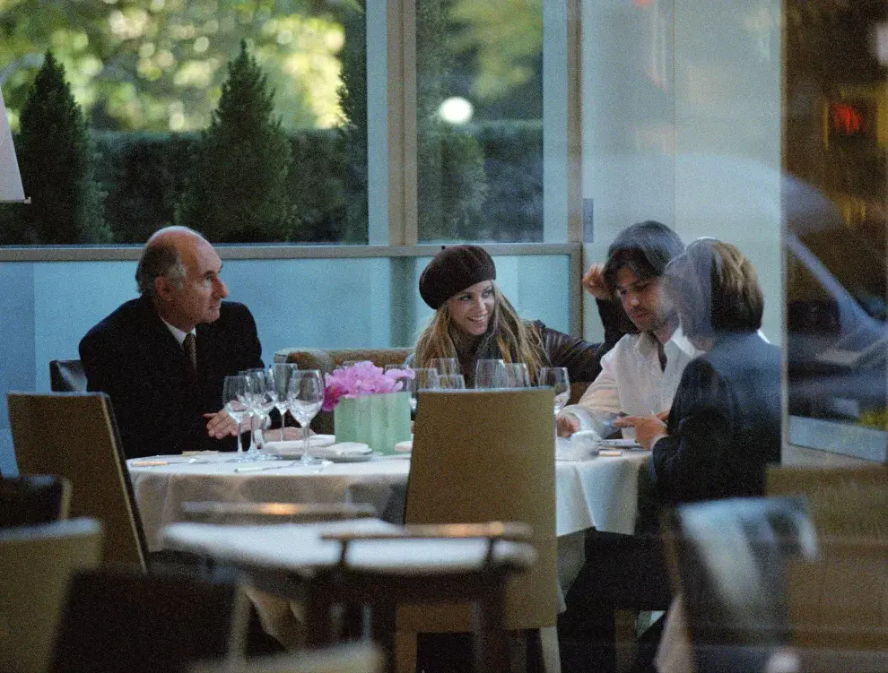 Antonito de la Rúa, junto a sus padres y a Shakira, su actual pareja. Noviembre de 2001.