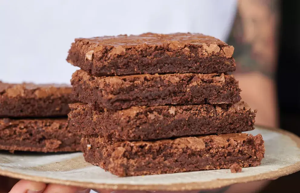 Receta de brownie saludable con tres ingredientes.