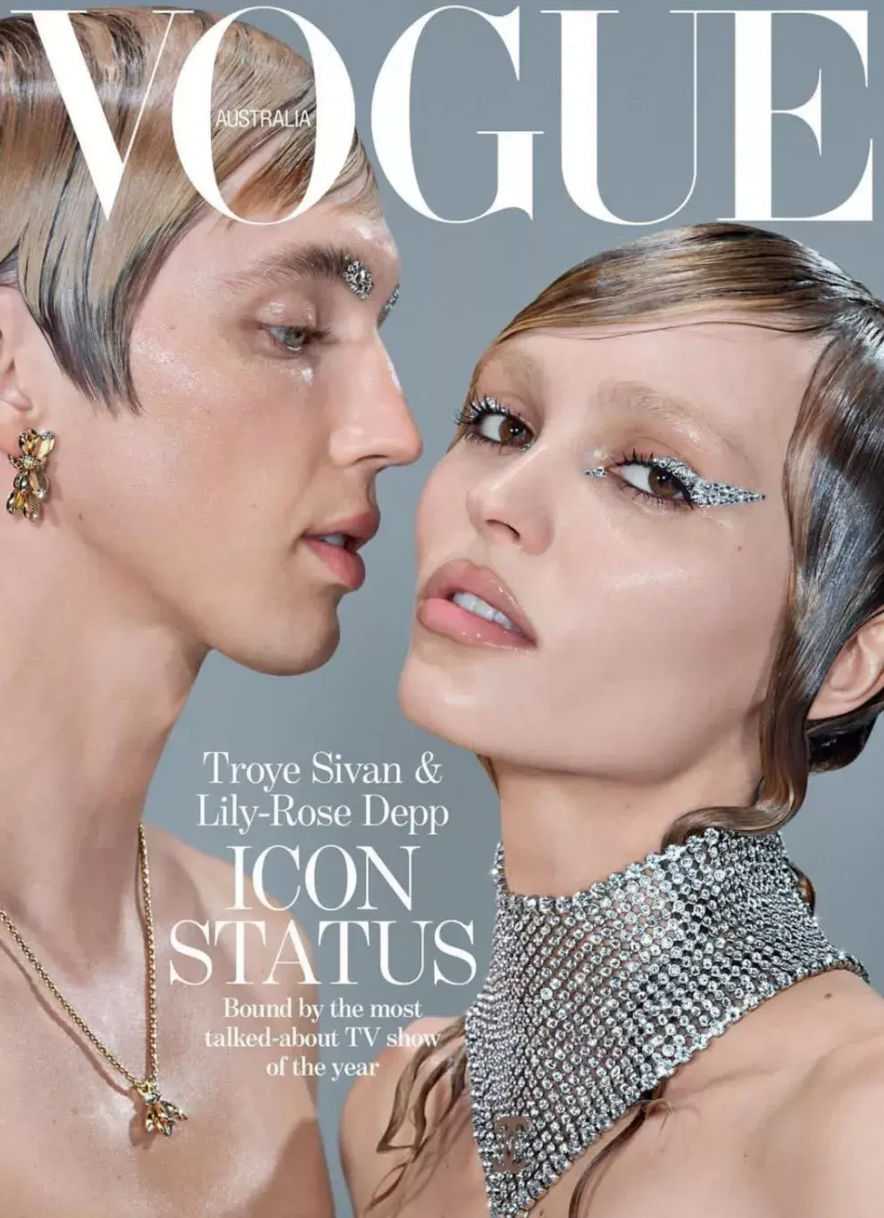 Troye Sivan y Lily Rose Depp en la portada de Vogue.