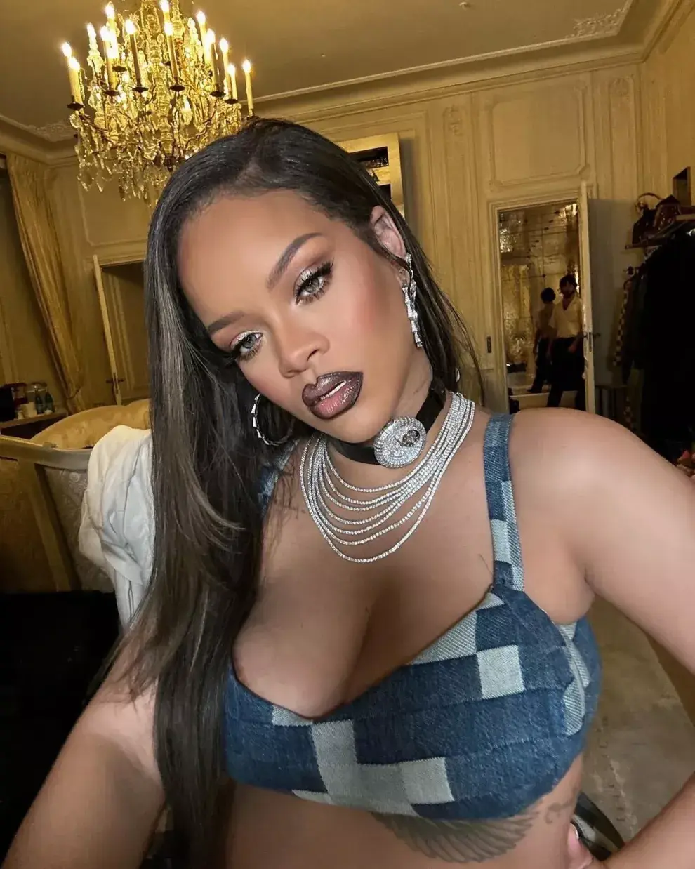 Rihanna: así es el impresionante reloj de más de medio millón de euros que llevó al desfile de Louis Vuitton.