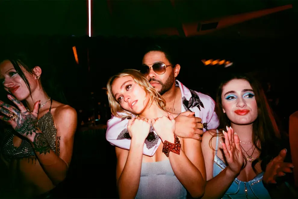 Abel "The Weeknd" Tesfaye y Lily-Rose Depp en The Idol.