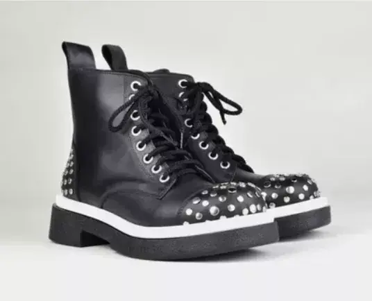 CON TACHAS, FERRARO $30.800.