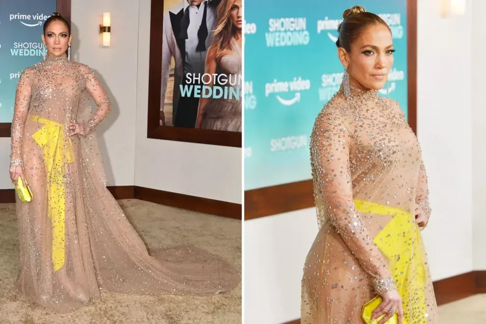 Con transparencias y un moño amarillo gigante, JLo la rompió en el estreno de su película Shotgun Wedding (2023).