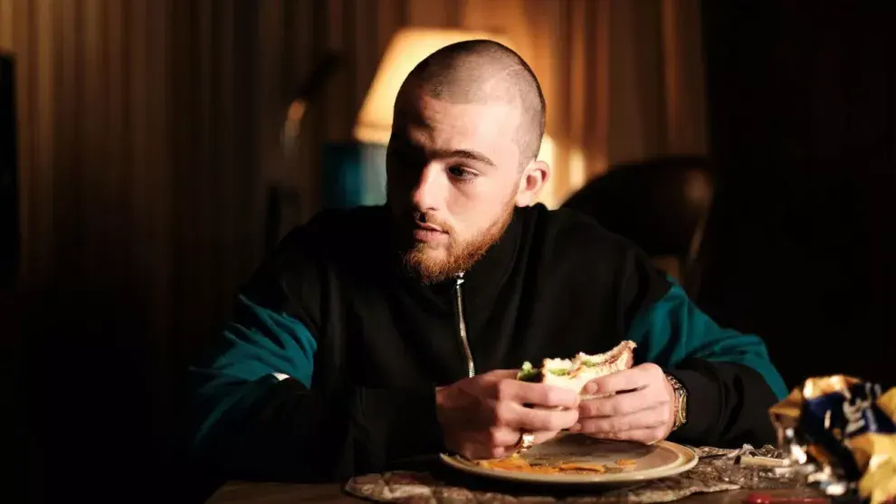 Angus Cloud como Fezco, en la serie Euphoria.