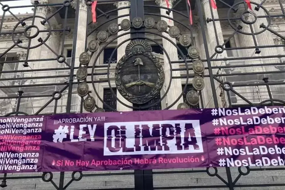 Media sanción a la ley de violencia de género en entornos digitales.