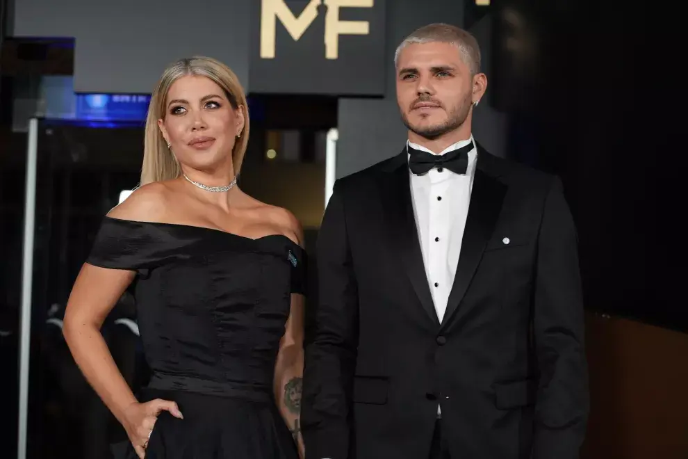 Wanda Nara, vestida por Atelier Pucheta, y Mauro Icardi en los Martín Fierro 2023.