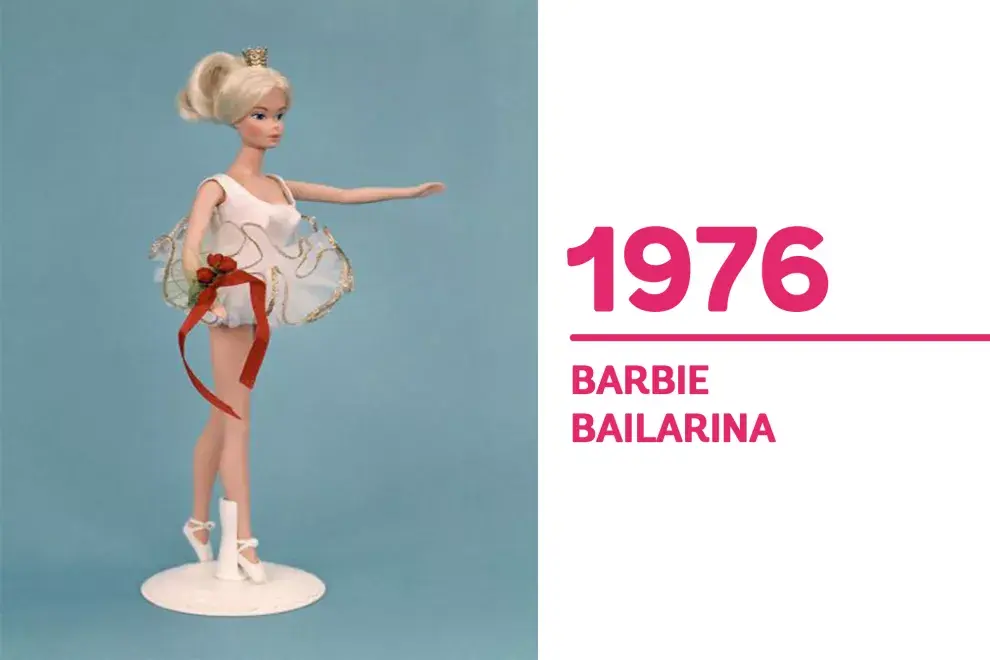 1976 Con un tutú delicado, "Barbie Bailarina" es uno de los modelos que inspira generaciones para la práctica del ballet.