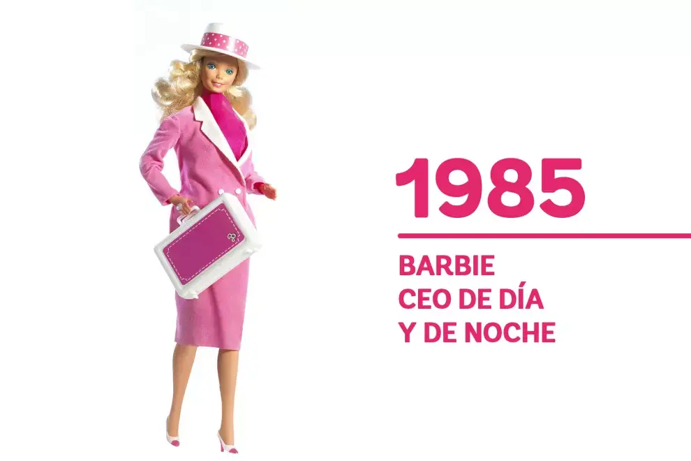 1985 Si alguna de nosotras conoció esta Barbie, es porque promediamos cerca los cuarenta años. Se trató del modelo "Barbie CEO de día y de noche" nos sorprende con su maletín para ir a la oficina. 