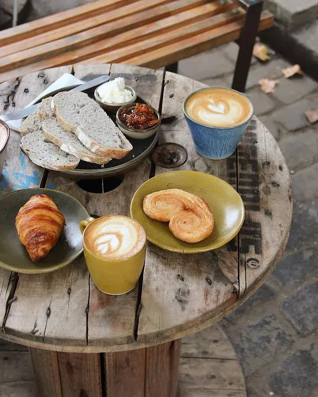 Café Colegiales.