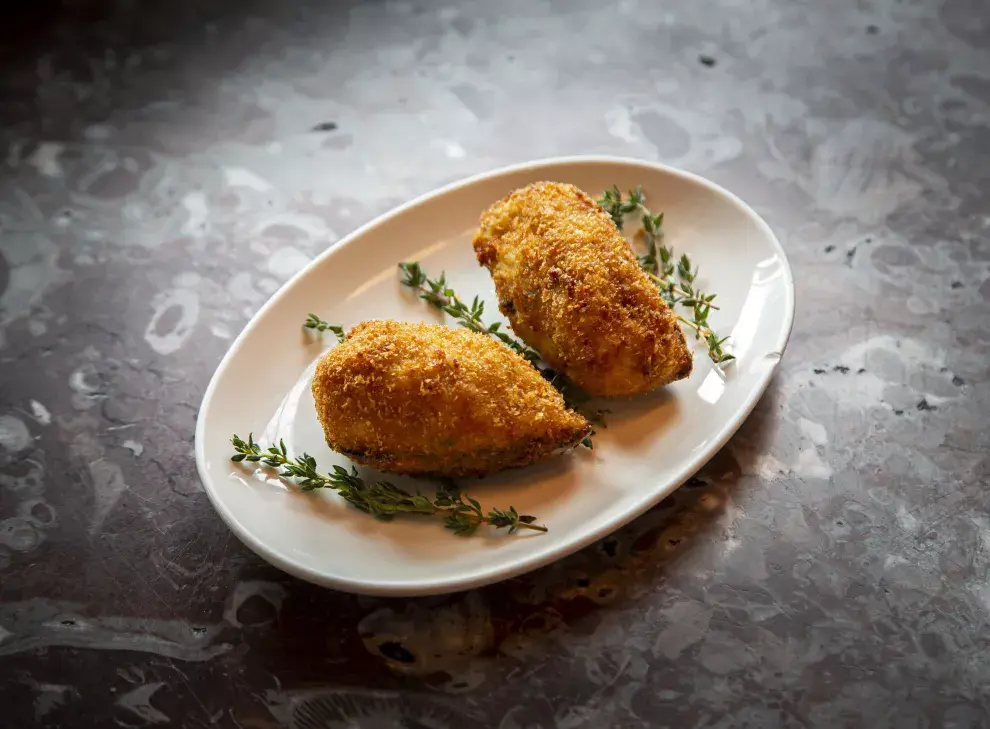 Las croquetas de jamón ibérico de Café Comercial, un must de su carta