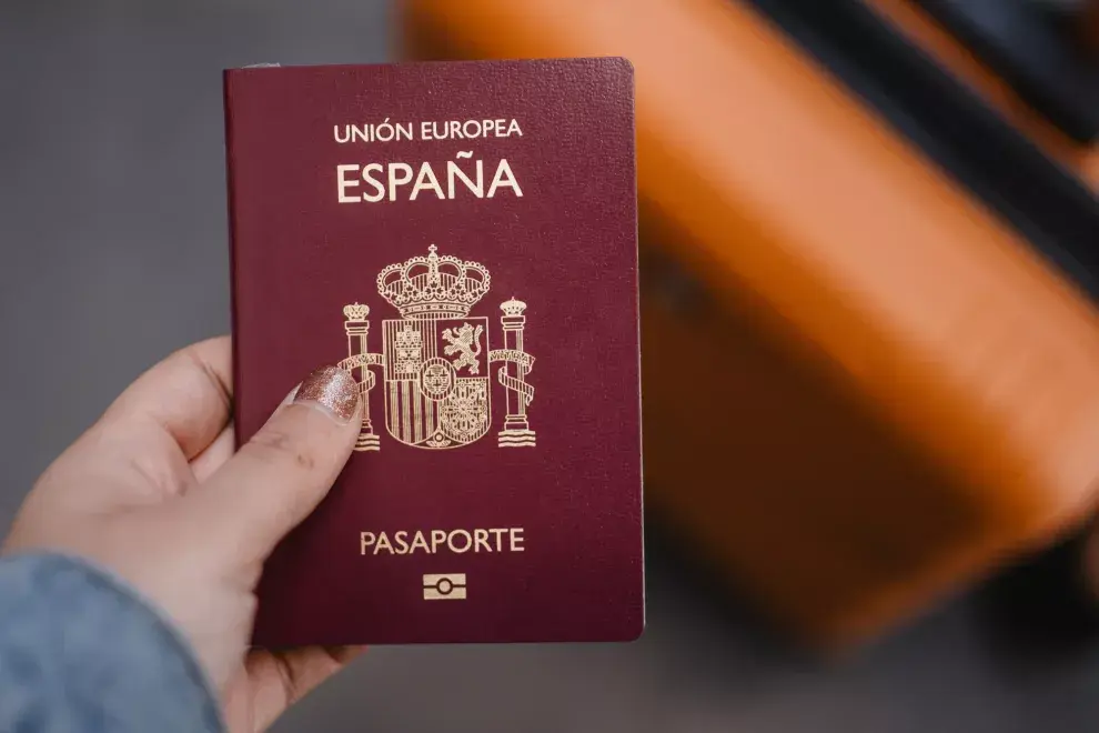 Emigrar a España: este nuevo programa para argentinos te regala el pasaje y 1.300 euros para vivir en Europa.