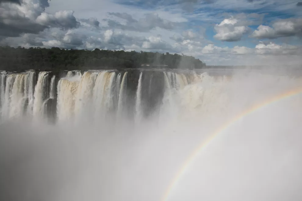Cataratas del Iguazú: cerraron la Garganta del Diablo ante la crecida del río.