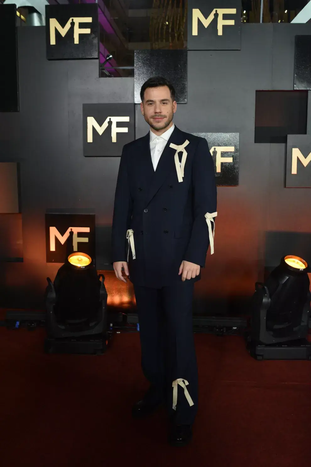 Fernando Dente en la red carpet de los Martín Fierro 2023.