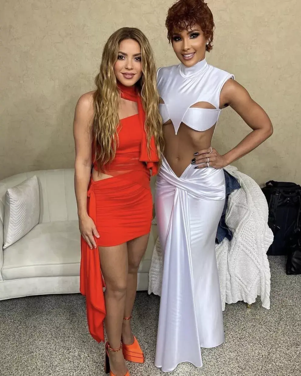 Shakira y su minivestido cut out.