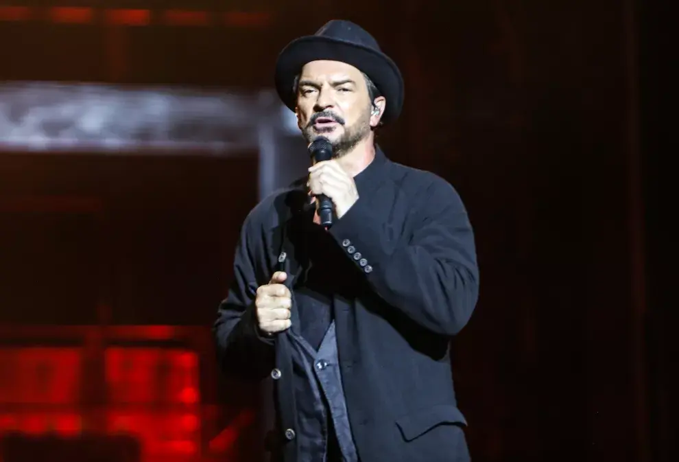 Qué problema tiene Ricardo Arjona en su columna.