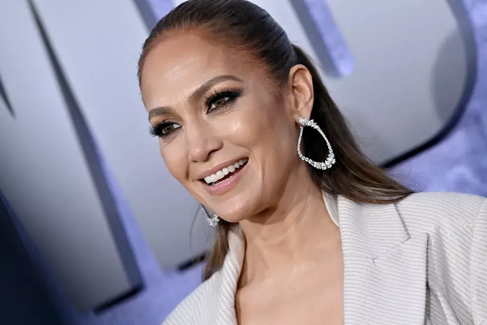 JLo durante el estreno de The Mother, su peli de Netflix.