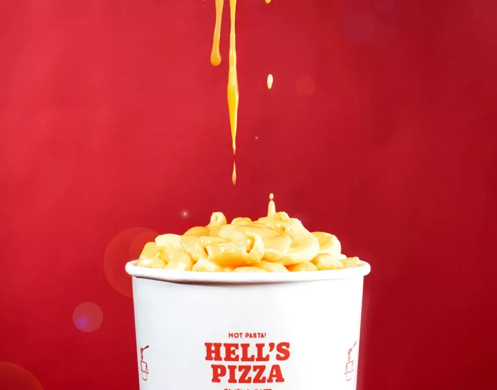 Hell's Pizza tiene una opción riquísima de Mac&Cheese.