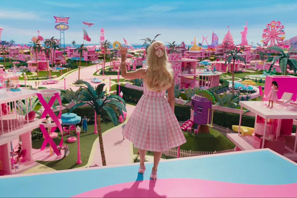 Efecto Barbie: ¿por qué la película de Margot Robbie tiñó el mundo de rosa?  - Ohlalá