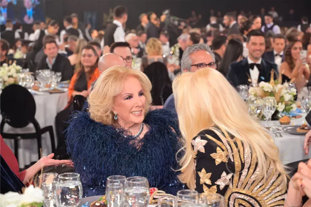 El emotivo reencuentro entre Mirtha Legrand y Susana Giménez.