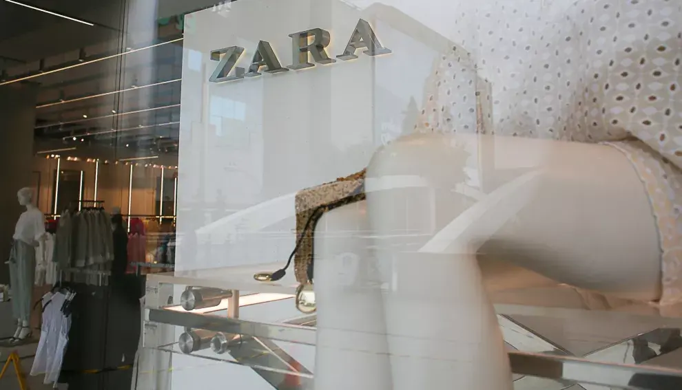 La empresa dueña de las tiendas de ropa Zara se va de la Argentina