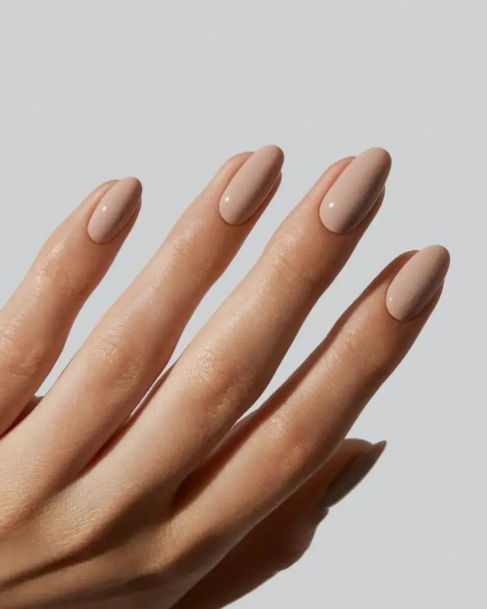 Apoyándose en la tendencia de la manicura americana, los nudes son lo más.