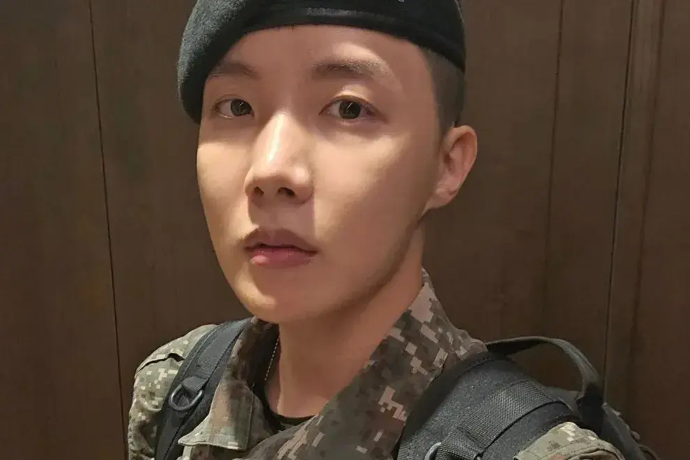 Jung Ho-Seok antes de volver al servicio militar.