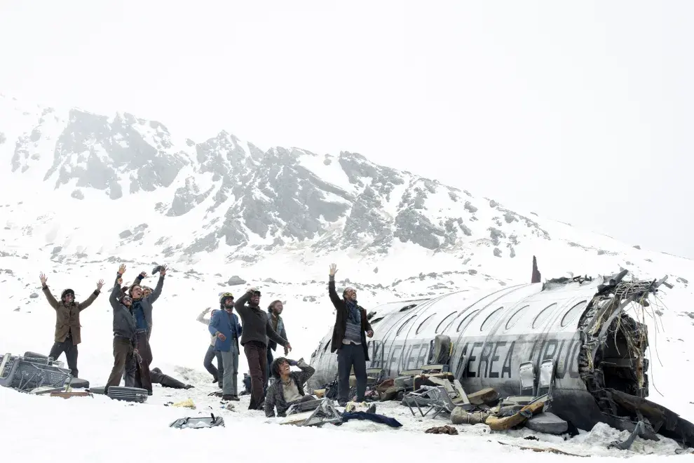 Netflix dio a conocer el impactante tráiler de La sociedad de la nieve, la nueva producción que revive la tragedia de los Andes.