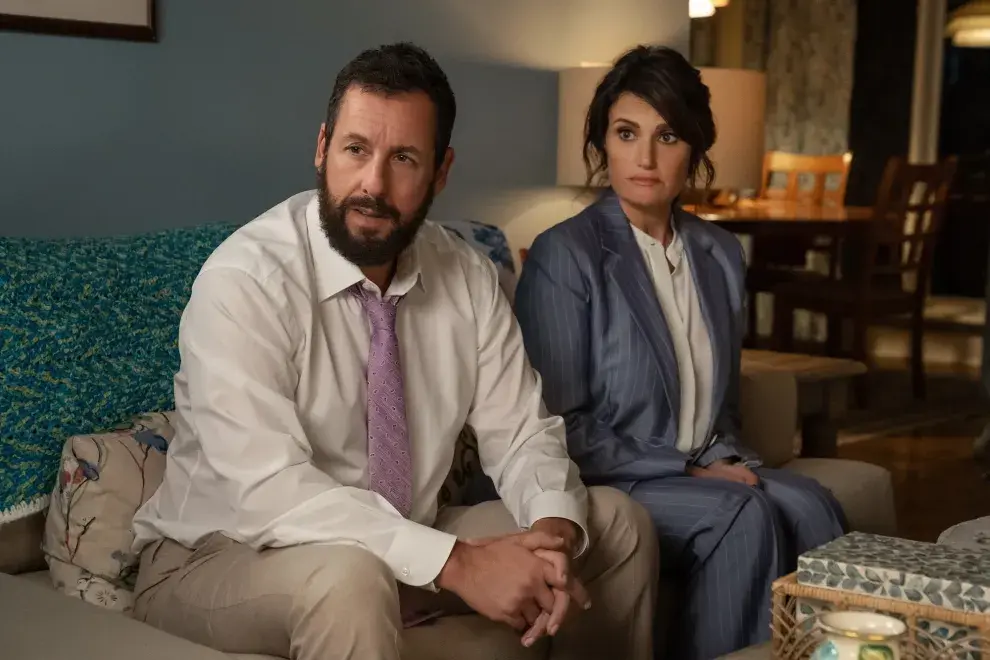 Adam Sandler, papá de ficción y de la vida real para las jóvenes protagonistas.