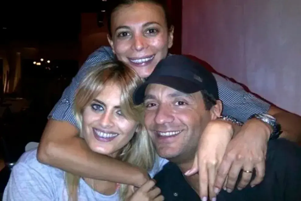 Gustavo Conti junto a Silvina Luna y Ximena Capristo.