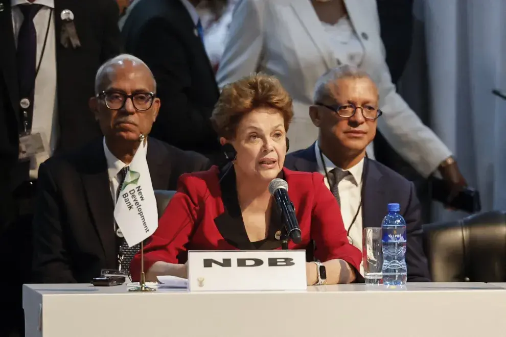 La expresidenta de Brasil y presidenta del Nuevo Banco de Desarrollo Dilma Rousseff en la cumbre BRICS 2023, donde se aprobó el ingreso de Argentina al gruupo.