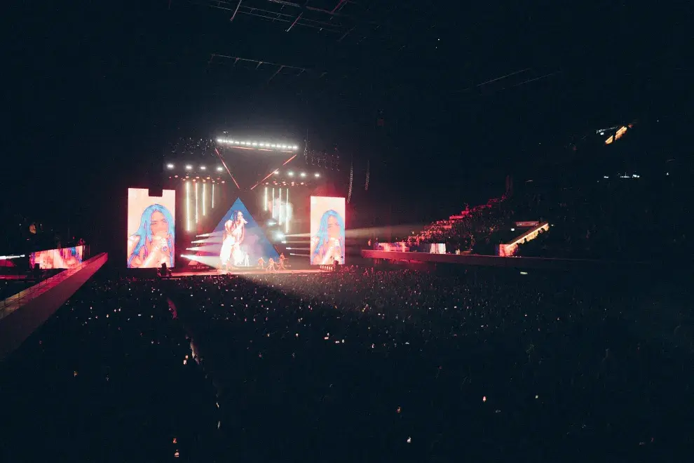 Nicki Nicole durante su show en el Movistar Arena.