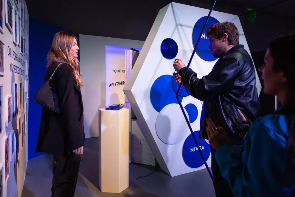 Totem Photobooth en el stand de Nivea.