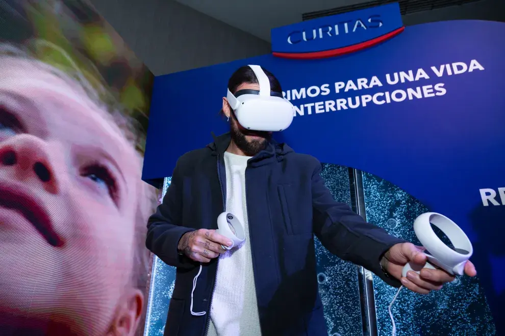 Actividad con realidad virtual en el stand de Curitas.