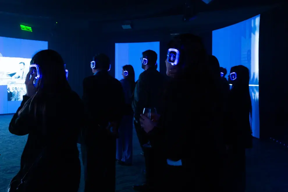 Salón inmersivo con video de la historia de Beiersdorf en Argentina.