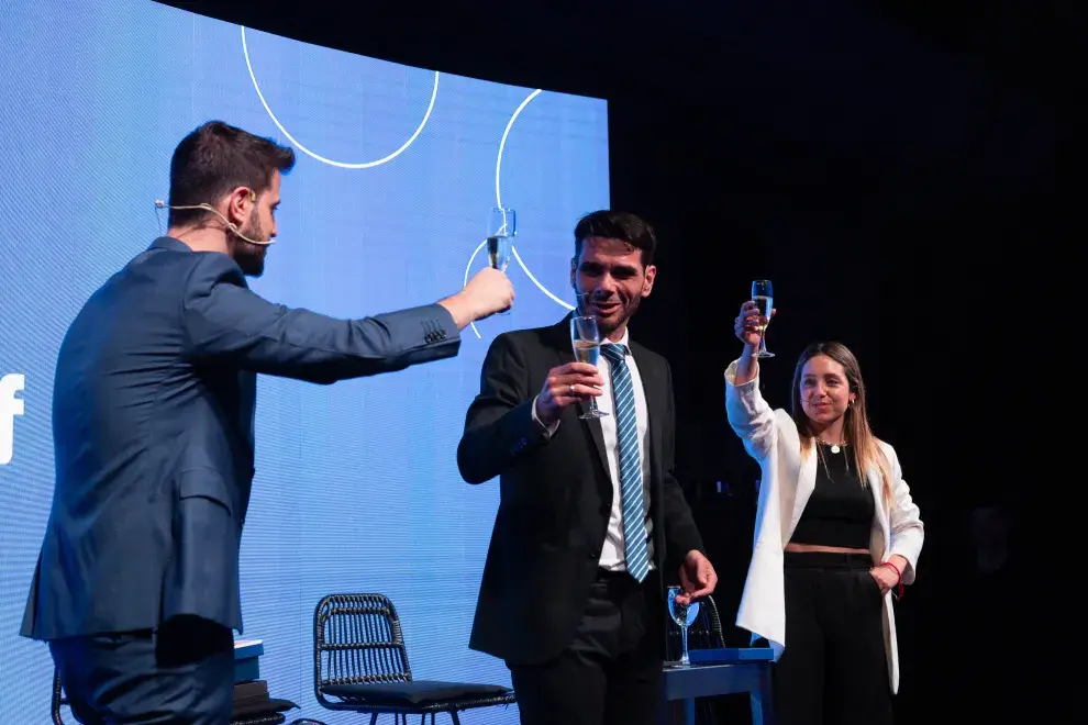 La noche se cerró con un brindis y algunos reconocimientos.