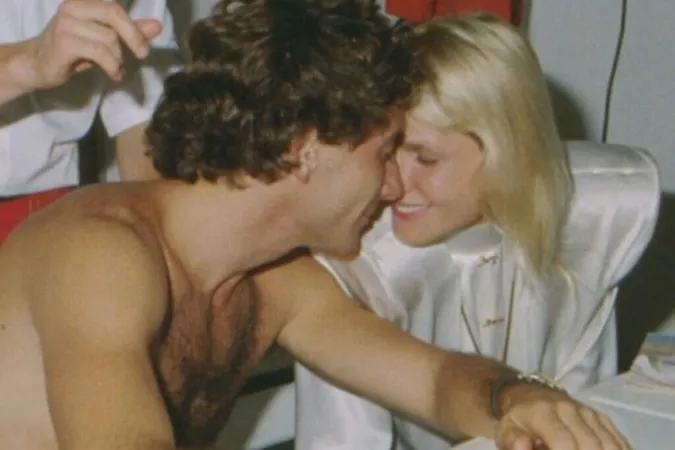 A fines de los 80, la conductora infantil Xuxa y el piloto automovilístico Ayrton Senna vivieron un apasionado romance. 