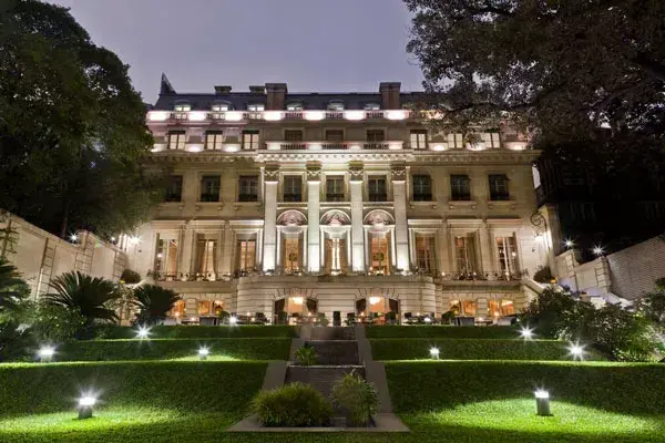 Un ciclo con comida botánica, vermú y vinilos en el Palacio Duhau