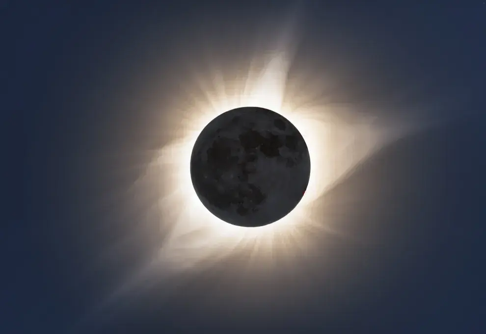 Este es el momento en que la corona del sol es visible al 100% de su totalidad.