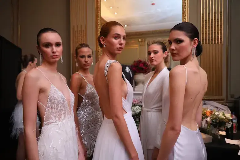 Juana Tinelli junto a las demás modelos del desfile. 